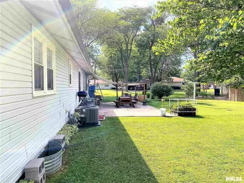 636 W 7th St, Flora, IL 62839 photo 47