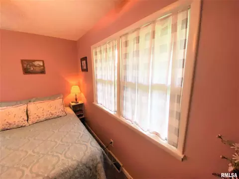 636 W 7th St, Flora, IL 62839 photo 22