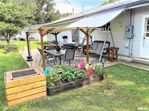 636 W 7th St, Flora, IL 62839 photo 3
