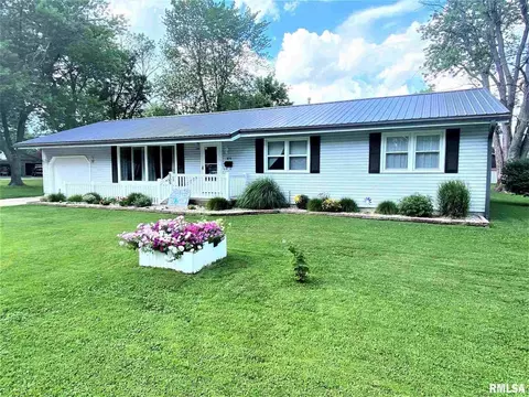 636 W 7th St, Flora, IL 62839 photo 1