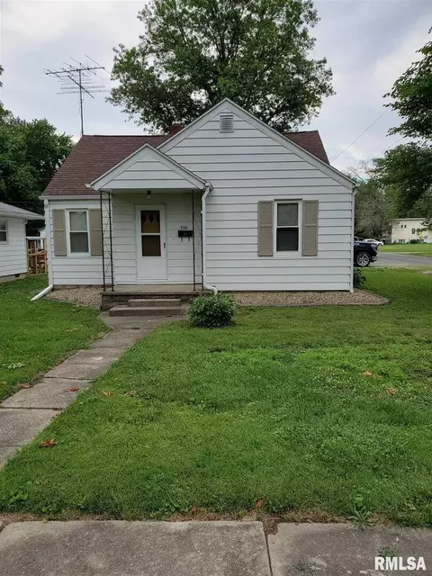 720 E 10th St, Centralia, IL 62801 photo 1