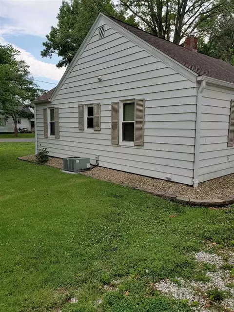 720 E 10th St, Centralia, IL 62801 photo 3