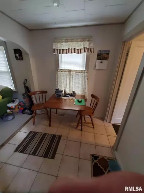 720 E 10th St, Centralia, IL 62801 photo 8