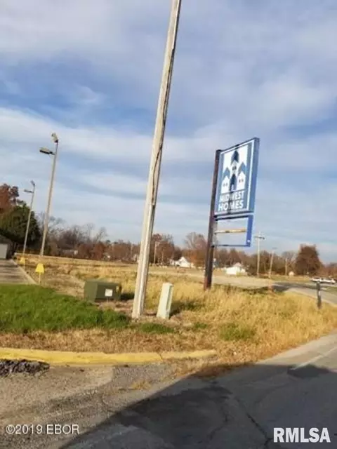 000 E Plaza Dr, Carterville, IL 62918