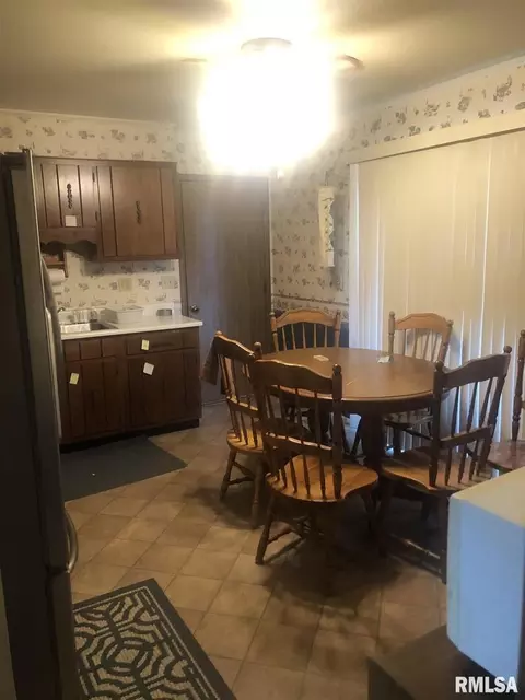 506 Ellen Dr, Carmi, IL 62821 photo 5