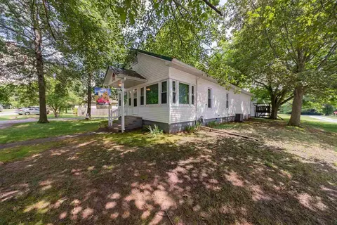 110 W Patton St, Valier, IL 62891 photo 2