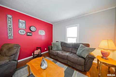 110 W Patton St, Valier, IL 62891 photo 9