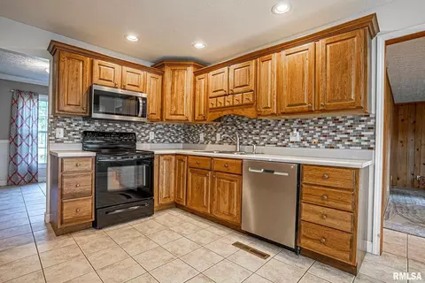 234 Oak Tree Ave, Salem, IL 62881 photo 4