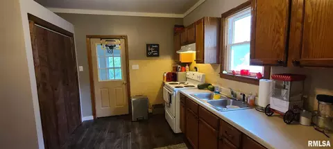 115 N Madison St, Orient, IL 62874 photo 11