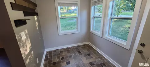 115 N Madison St, Orient, IL 62874 photo 5