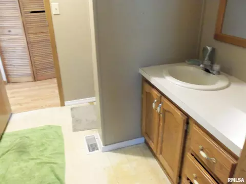 16341 Bean Rd, Whittington, IL 62897 photo 24