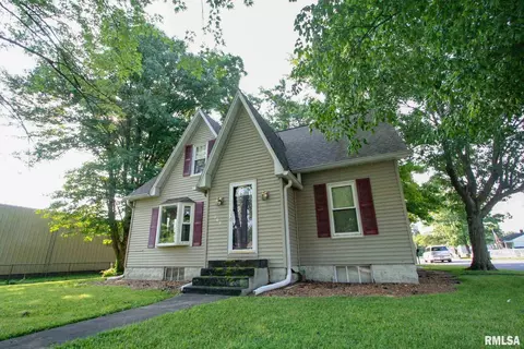 909 Oak St, Carmi, IL 62821 photo 4