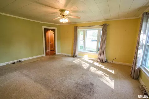 909 Oak St, Carmi, IL 62821 photo 9