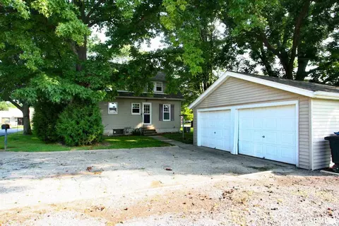 909 Oak St, Carmi, IL 62821 photo 2