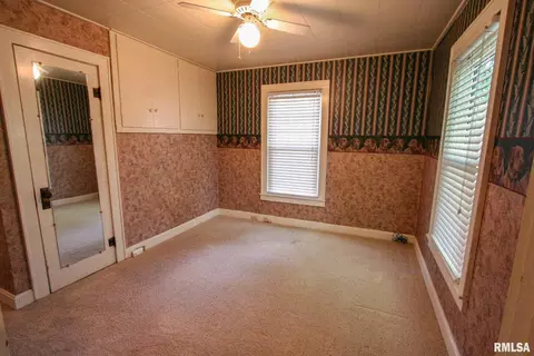 909 Oak St, Carmi, IL 62821 photo 10