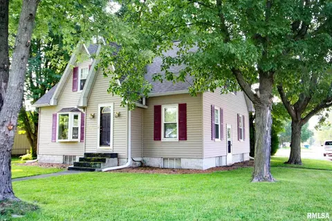 909 Oak St, Carmi, IL 62821 photo 1