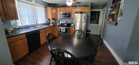 409 E 6th St, Mount Carmel, IL 62863 photo 5