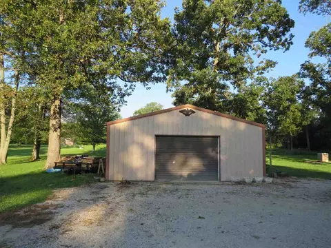 764 Johnson Rd, Iuka, IL 62849 photo 13