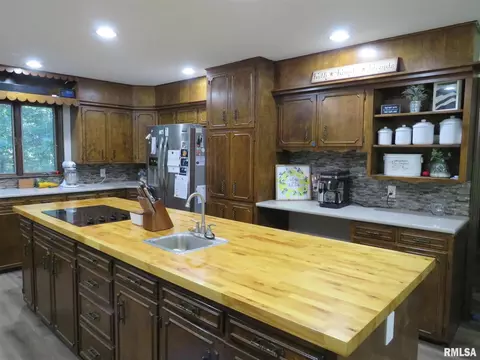 764 Johnson Rd, Iuka, IL 62849 photo 4