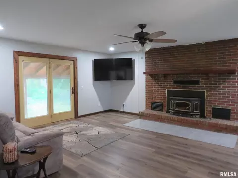 764 Johnson Rd, Iuka, IL 62849 photo 7