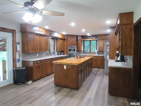 764 Johnson Rd, Iuka, IL 62849 photo 2