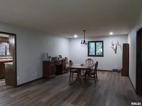 764 Johnson Rd, Iuka, IL 62849 photo 5