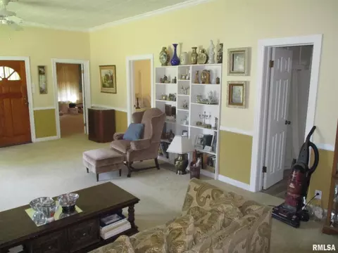 1201 S Main St, Benton, IL 62812 photo 3