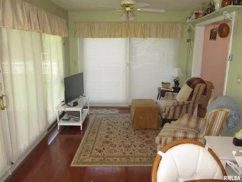 1201 S Main St, Benton, IL 62812 photo 22