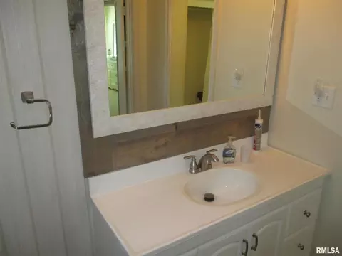 1201 S Main St, Benton, IL 62812 photo 11