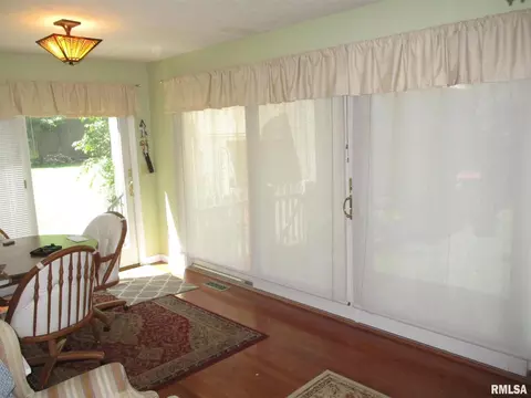 1201 S Main St, Benton, IL 62812 photo 21