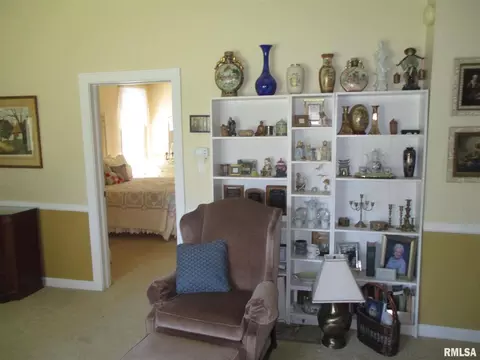 1201 S Main St, Benton, IL 62812 photo 17