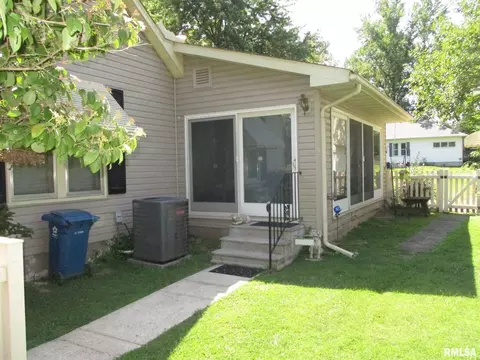 1201 S Main St, Benton, IL 62812 photo 26