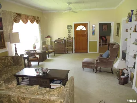 1201 S Main St, Benton, IL 62812 photo 2