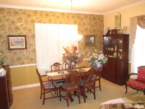 1201 S Main St, Benton, IL 62812 photo 4