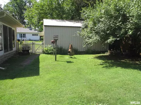 1201 S Main St, Benton, IL 62812 photo 27