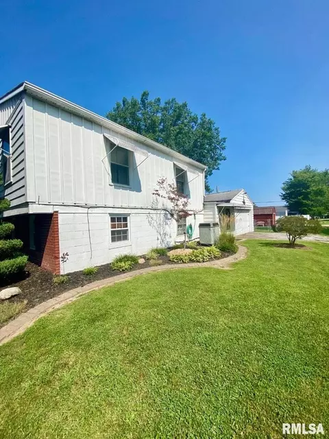 1448 E 4th St, Centralia, IL 62801 photo 2