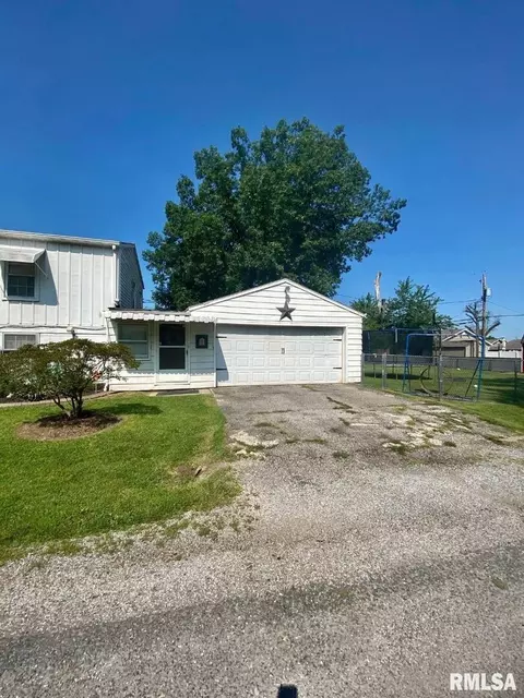 1448 E 4th St, Centralia, IL 62801 photo 3