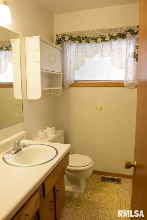 212 E Ash St, Cobden, IL 62920 photo 20