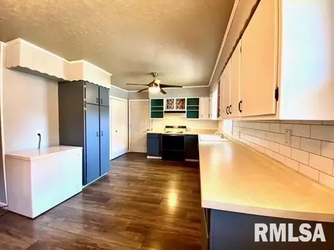 800 E Ford Ave, Marion, IL 62959 photo 8