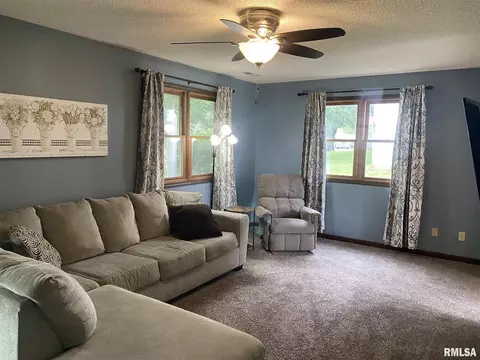 108 S Division St, Anna, IL 62906 photo 2