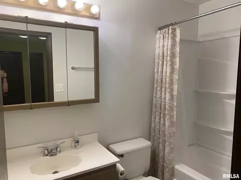 108 S Division St, Anna, IL 62906 photo 10