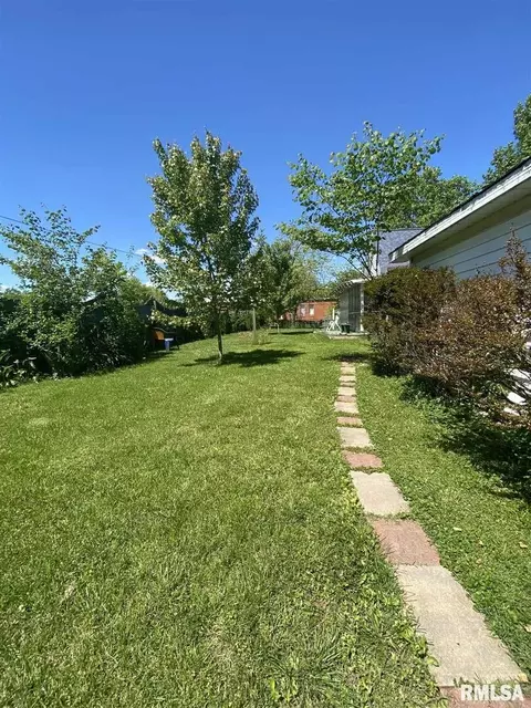 1912 1st St, Eldorado, IL 62930 photo 14