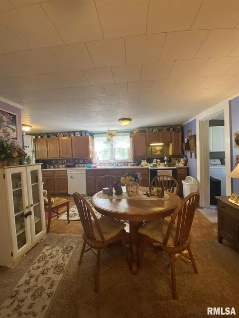 1912 1st St, Eldorado, IL 62930 photo 5