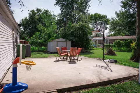 4 Spruce Dr, Centralia, IL 62801 photo 3
