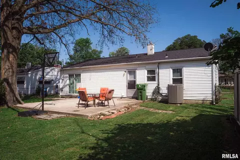 4 Spruce Dr, Centralia, IL 62801 photo 2