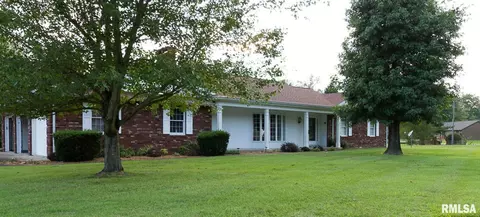 405 E Reichert Dr, Marion, IL 62959 photo 1