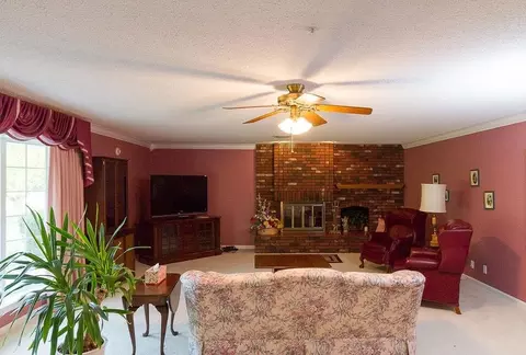405 E Reichert Dr, Marion, IL 62959 photo 3