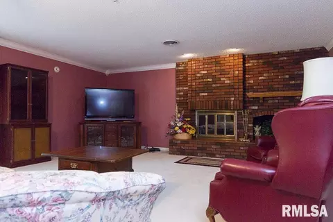 405 E Reichert Dr, Marion, IL 62959 photo 5