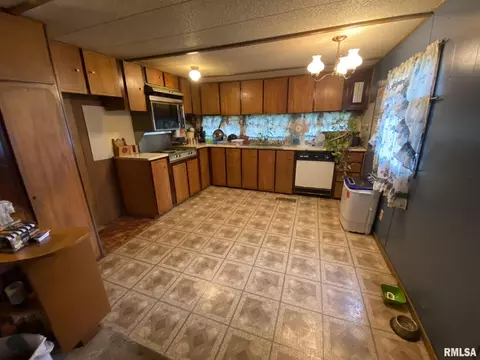 616 S 20th St, Herrin, IL 62948 photo 3