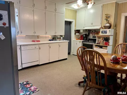 304 E Chestnut St, Anna, IL 62906 photo 9